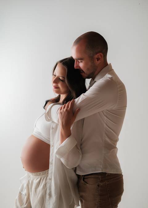 ensaio gestante em estúdio
fotógrafo de gestante
fotografia gestante profissional
ensaio de gravidez em estúdio
book gestante casal
fotos de gestante com esposo'