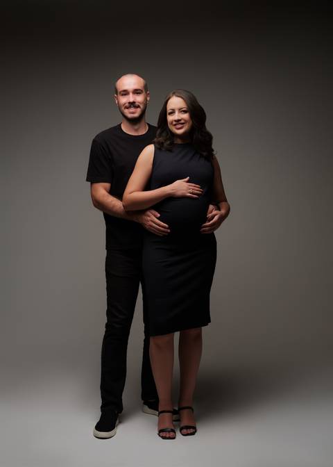 ensaio gestante em estúdio
fotógrafo de gestante
fotografia gestante profissional
ensaio de gravidez em estúdio
book gestante casal
fotos de gestante com esposo'