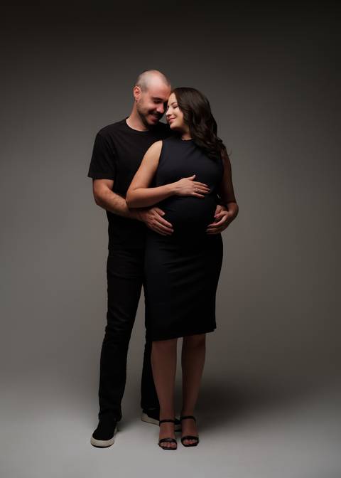 ensaio gestante em estúdio
fotógrafo de gestante
fotografia gestante profissional
ensaio de gravidez em estúdio
book gestante casal
fotos de gestante com esposo'