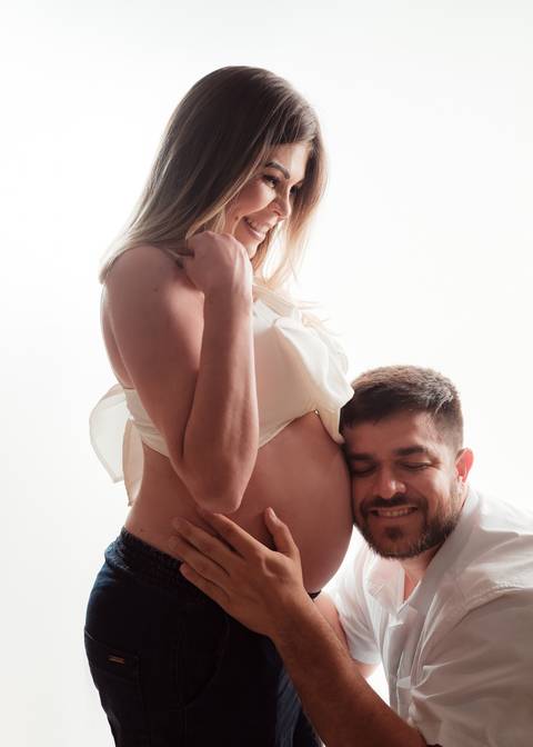 ensaio gestante em estúdio
fotógrafo de gestante
fotografia gestante profissional
ensaio gestante com pets
book gestante com cachorro
ensaio de gravidez em estúdio
ensaio maternidade
fotos de gestante com esposo'