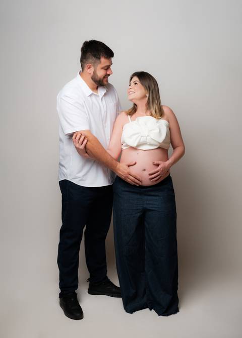 ensaio gestante em estúdio
fotógrafo de gestante
fotografia gestante profissional
ensaio gestante com pets
book gestante com cachorro
ensaio de gravidez em estúdio
ensaio maternidade
fotos de gestante com esposo'