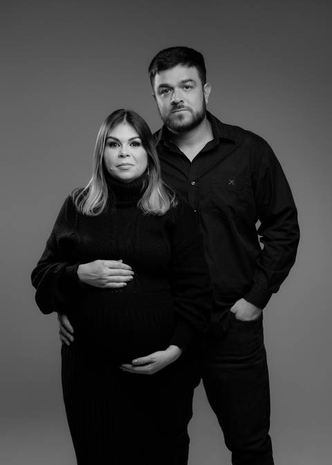 fotos de gestante com esposo
fotógrafo de família
ensaio gestante emocionante
ensaio gestante com história de superação
fotografia de gravidez profissional'