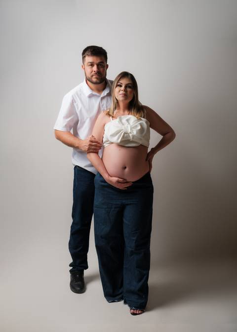 ensaio gestante em estúdio
fotógrafo de gestante
fotografia gestante profissional
ensaio gestante com pets
book gestante com cachorro
ensaio de gravidez em estúdio
ensaio maternidade
fotos de gestante com esposo'