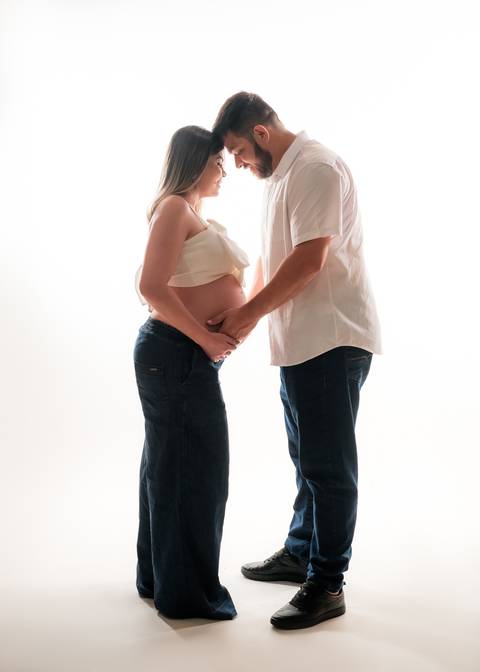 ensaio gestante em estúdio
fotógrafo de gestante
fotografia gestante profissional
ensaio gestante com pets
book gestante com cachorro
ensaio de gravidez em estúdio
ensaio maternidade
fotos de gestante com esposo'