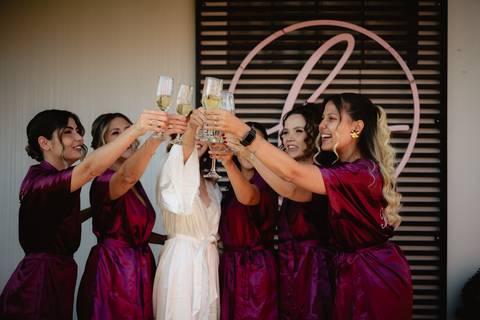 recepção de casamento, decoração de casamento, altar de casamento, entrada da noiva, making of da noiva, vestido de noiva, noiva elegante, noivos apaixonados, casal apaixonado, troca de alianças, votos de casamento, wedding photography, wedding film'