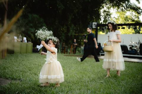 casamento, fotografia de casamento, casamento ao ar livre, casamento elegante, casamento romântico, casamento sofisticado, casamento clássico, casamento moderno, casamento luxuoso, casamento noturno, cerimônia de casamento, festa de casamento, recepção de'