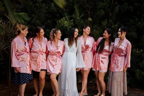 ia da noiva em Presidente Prudente;
making of da noiva;
preparação da noiva;
bastidores da noiva;
maquiagem para noiva;
penteado para noiva;
noiva pronta para o casamento;
momentos do dia da noiva.'