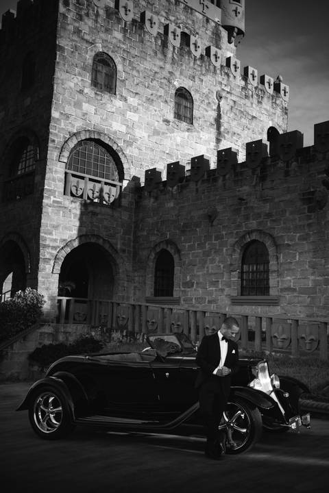 ensaio de casal com carro antigo
pré-wedding com carro antigo
ensaio vintage
ensaio clássico de casal
fotografia com carro antigo
pré-wedding vintage'