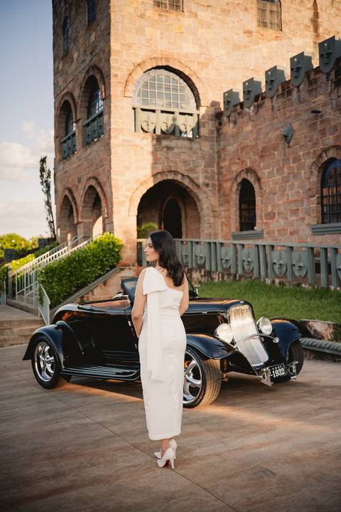 ensaio de casal com carro antigo
pré-wedding com carro antigo
ensaio vintage
ensaio clássico de casal
fotografia com carro antigo
pré-wedding vintage'
