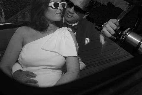 ensaio de casal com carro antigo
pré-wedding com carro antigo
ensaio vintage
ensaio clássico de casal
fotografia com carro antigo
pré-wedding vintage'