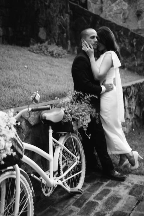 casal no pré-wedding
ensaio de noivos
fotos de noivos
ensaio pré-casamento
casal no campo
fotografia de noivos
fotos românticas de casal'