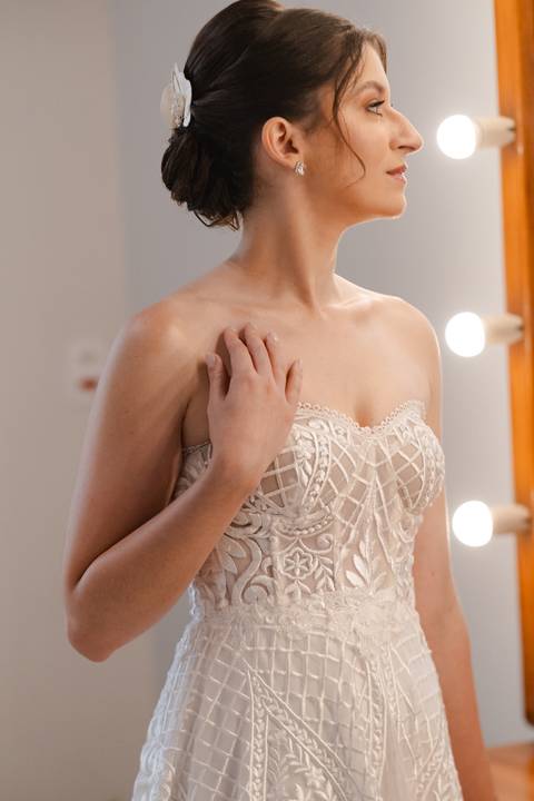 Making of da noiva Júlia
Preparativos da noiva
Noiva se arrumando para o casamento
Fotografia de making of de casamento
Vestido de noiva boho chic
Detalhes do vestido de noiva
Retratos da noiva
Emoção antes do casamento
Fotógrafo de casamento em President'