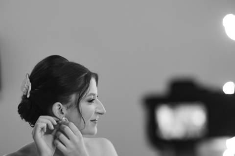 Making of da noiva Júlia
Preparativos da noiva
Noiva se arrumando para o casamento
Fotografia de making of de casamento
Vestido de noiva boho chic
Detalhes do vestido de noiva
Retratos da noiva
Emoção antes do casamento
Fotógrafo de casamento em President'