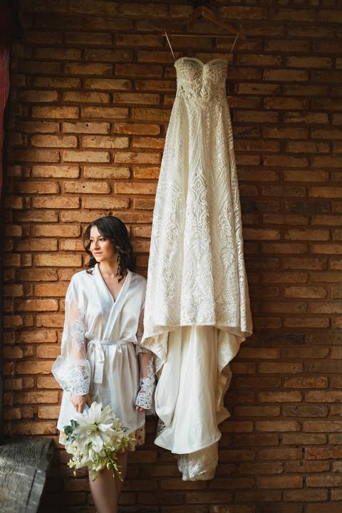 Making of da noiva Júlia
Preparativos da noiva
Noiva se arrumando para o casamento
Fotografia de making of de casamento
Vestido de noiva boho chic
Detalhes do vestido de noiva
Retratos da noiva
Emoção antes do casamento
Fotógrafo de casamento em President'