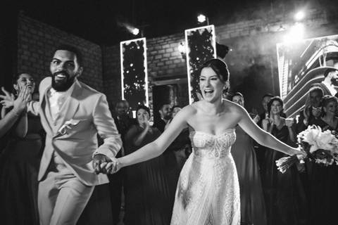 Fotos dos convidados do casamento



Família dos noivos



Abraços e emoções do casamento



Sorrisos espontâneos



Momentos especiais da festa



Fotografia documental de eventos



Memórias do casamentol'