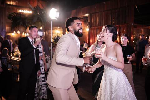 Fotos dos convidados do casamento



Família dos noivos



Abraços e emoções do casamento



Sorrisos espontâneos



Momentos especiais da festa



Fotografia documental de eventos



Memórias do casamento'