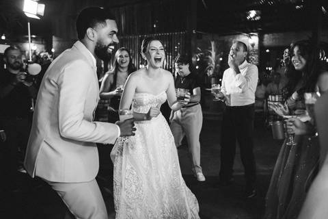 Fotos do casal após o casamento
Retratos de recém-casados
Fotografia romântica de casamento
Fotos espontâneas dos noivos
Conexão e cumplicidade do casal
Fotos dos convidados do casamento



Família dos noivos



Abraços e emoções do casamento



Sorrisos '