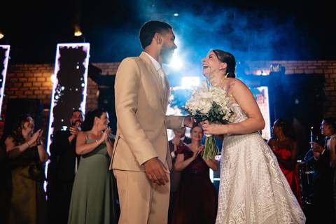 Fotos do casal após o casamento
Retratos de recém-casados
Fotografia romântica de casamento
Fotos espontâneas dos noivos
Conexão e cumplicidade do casal
Ensaio de casal no dia do casamento
Fotografia de casamento natural'