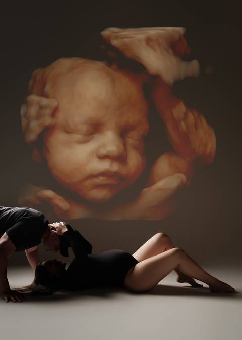 foto de gestante com ultrassom no fundo . fotografo de gestante '