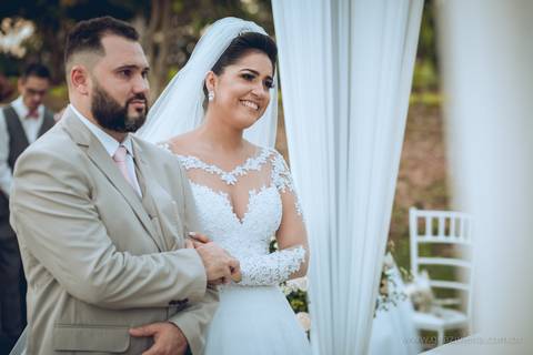noiva e noivo na cerimonia'