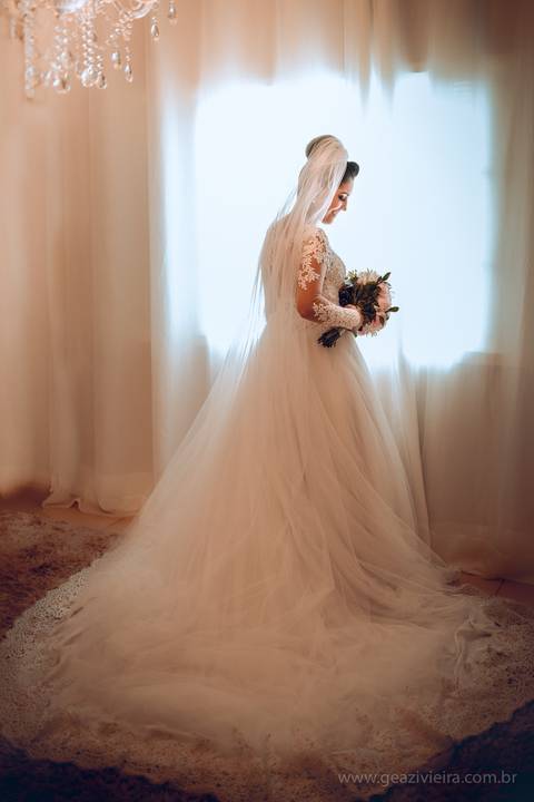 foto de noiva com vestido Roberta campos'