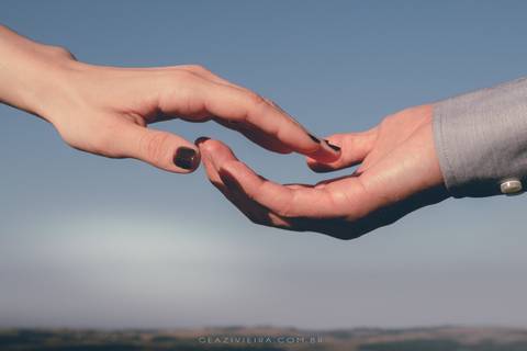 Mãos dos noivos pre wedding'