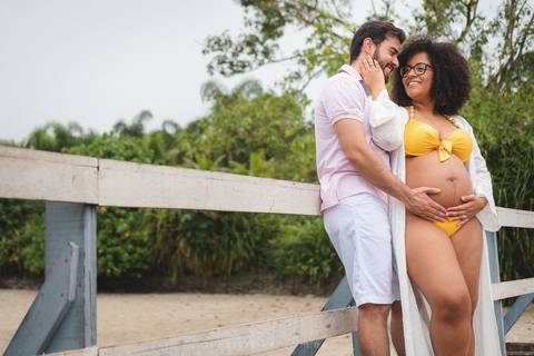 grávida de biquíni '