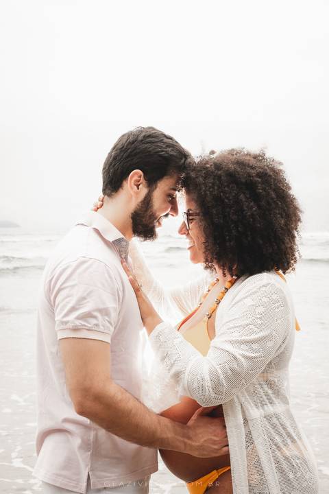 gestante na praia de Juquehy'