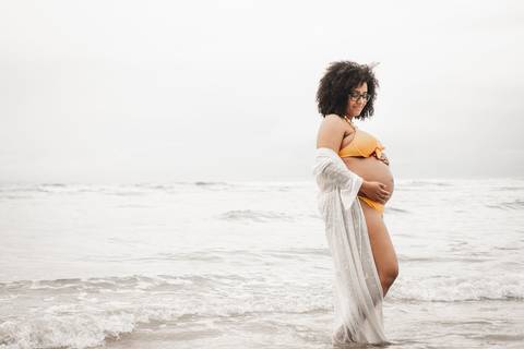 gestante no mar Juquehy'