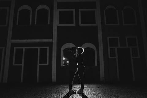 foto de casal em silhueta'