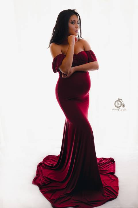 foto de grávida com vestido marsala'