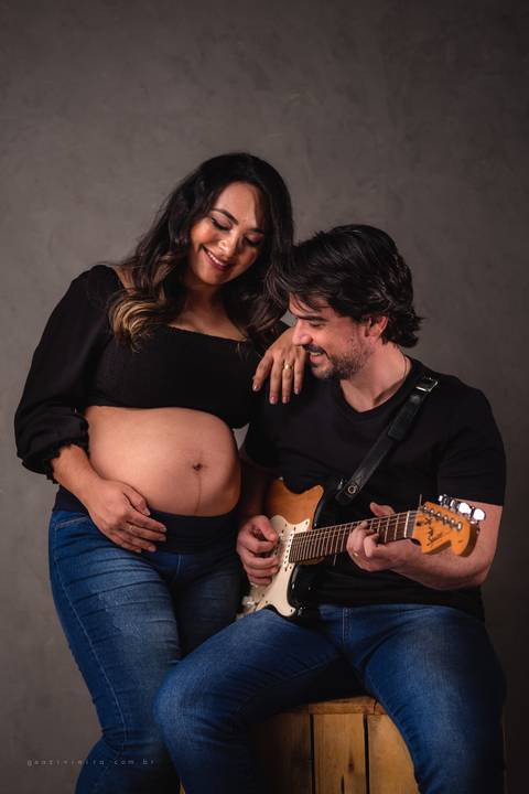 foto de grávida com pai guitarrista'