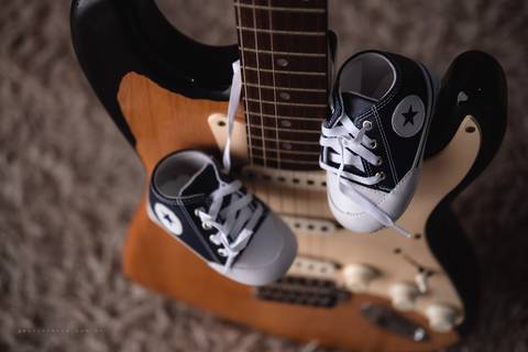 sapatinho de bebe na guitarra'