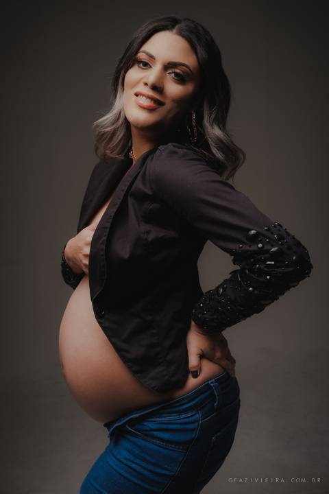 Ensaio sensual de gestante'