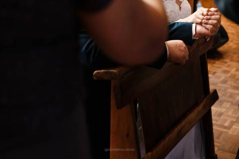 noivos orando no altar IPI'