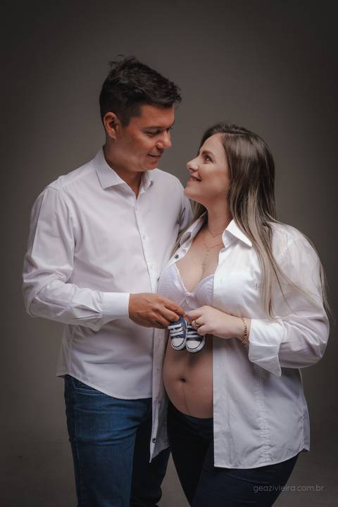 Gestante com o Pai e sapatinho'