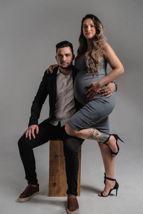 Foto de gestante em estúdio'