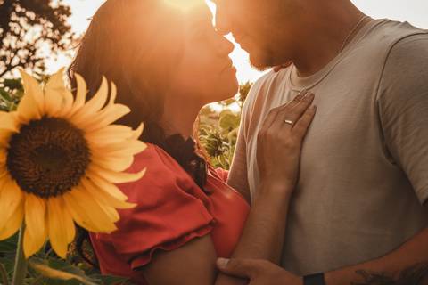 foto de casal no girassol'