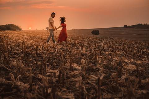 foto de casal com por do sol'