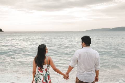 foto de casal na praia'