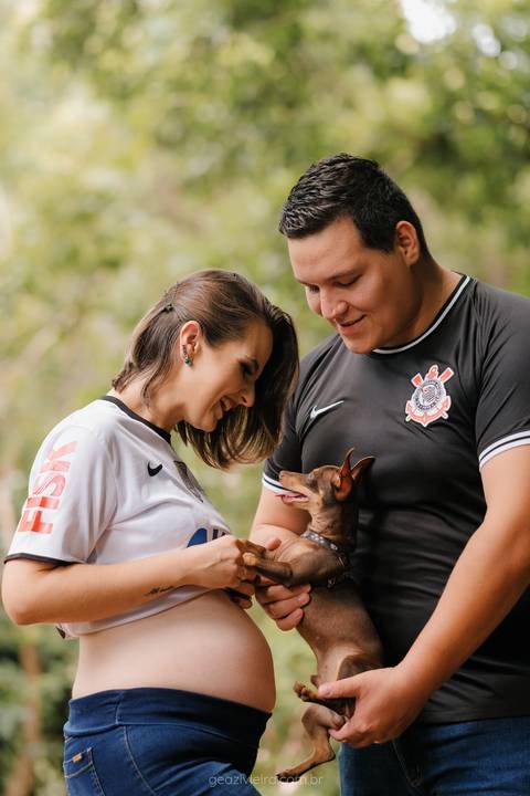 Foto de gestante com cachorro'