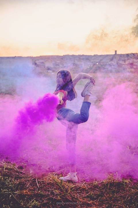 ensaio com fumaça colorida'