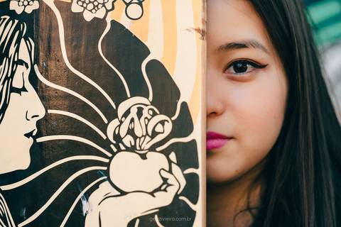 menina com skate'