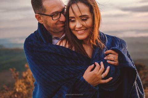 Foto de casal com cobertor'