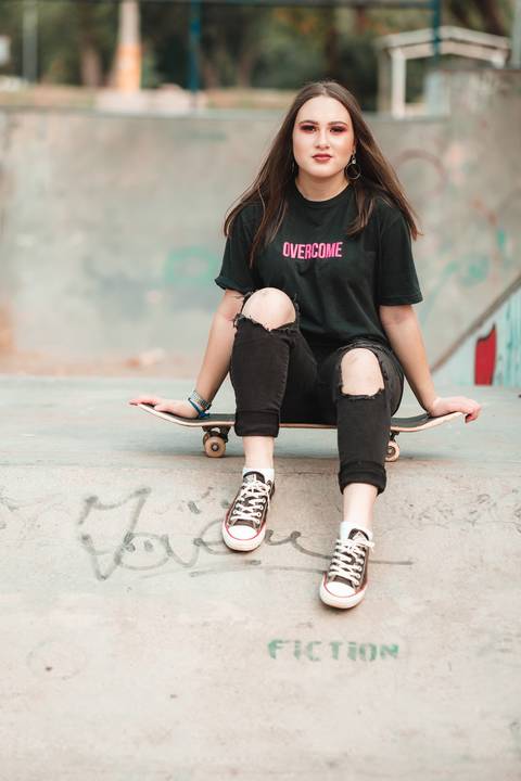 debutante com skate'