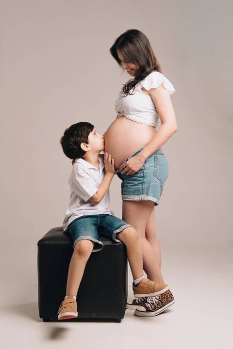 foto de gestante com familia'