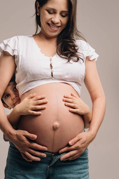 ensaio de gestante com o filho'