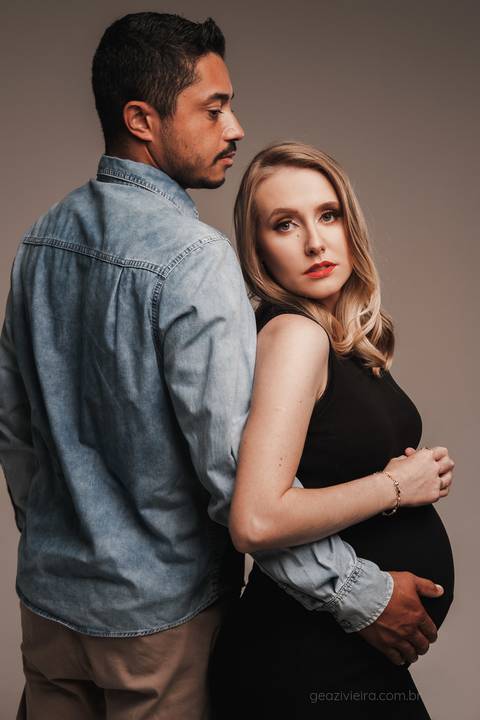 pose para ensaio de gestante'