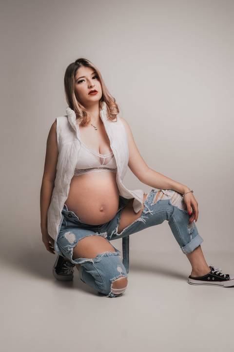 Pose de gestante para ensaio '