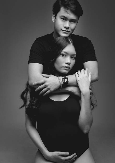 Pose para foto de gestante com marido'